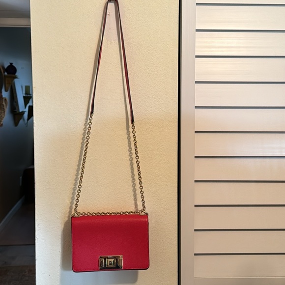 πΊπΊ Stunning  raspberry Furla with chain and leather cross body strap.πΊπΊ - Picture 4 of 13
